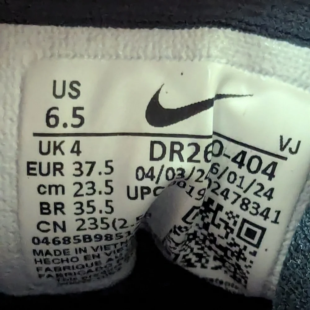 Nike Women's Navy and Pink Athletic Running Shoes